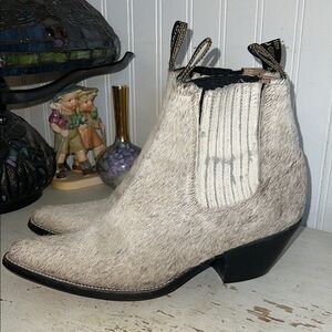 Vintage Deadstock hair on cowhide ankle western boots size 27.5/10.5 Mexico